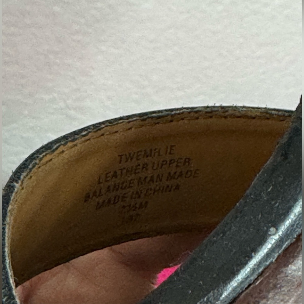 TOMMY HILFIGER 🖤 Black & Brown Perforated Leather Heels (Women’s Size 7.5) - Picture 8 of 12